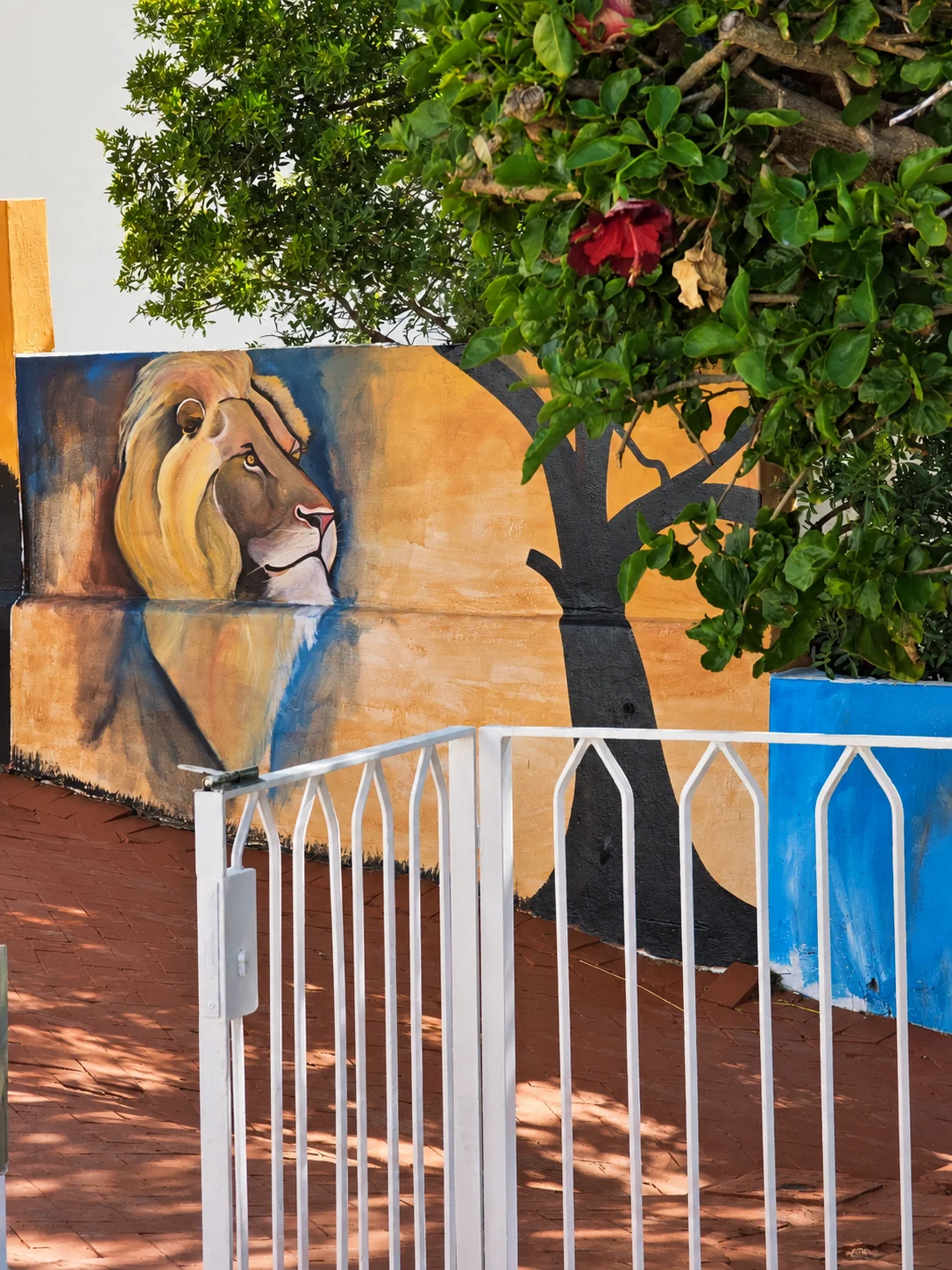Only Mpofu’s murals around SeaViu and its garden